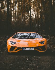 Auto nuevo color naranja