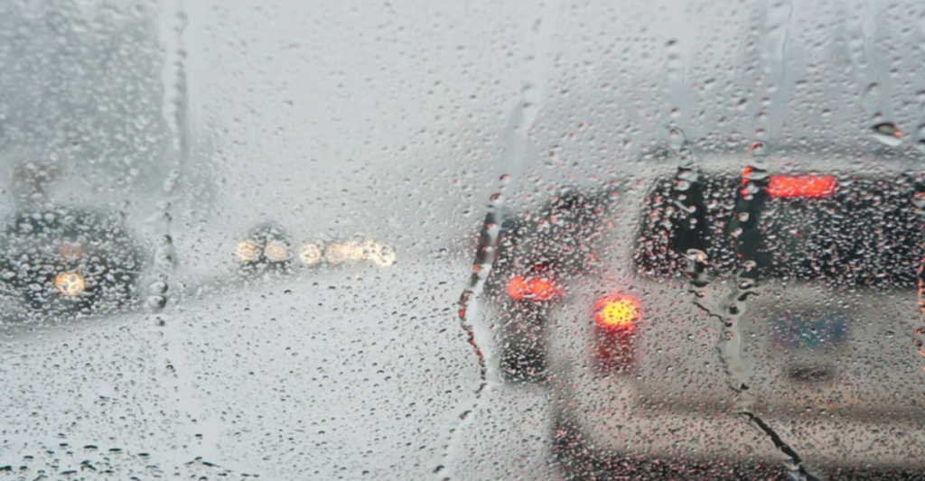 Consejos para conducir de forma segura durante la temporada de lluvias